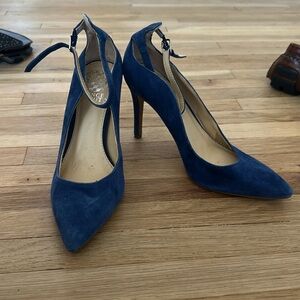 Vince Camuto Blue Leather/Suede Heel. Size 6